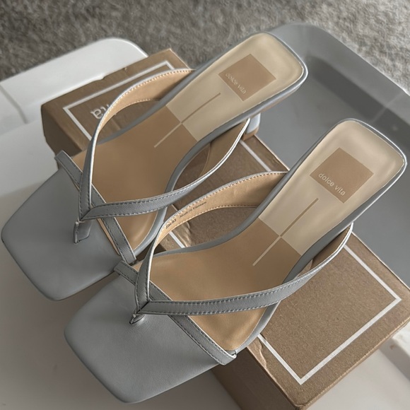 Dolce Vita Women's Light Gray Sandals - Picture 2 of 4